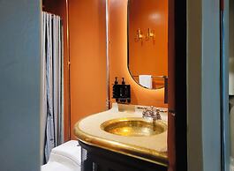 Hotel Doblell Near Provenza by Wynwood House