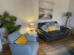 Stunning Coastal Retreat -mins From Harbour/beach
