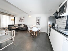 Vibrant Apartment With Great Views