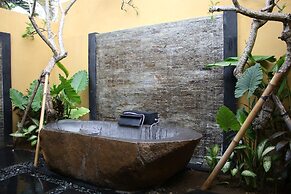 Alarte Estate by Villa Finder