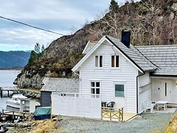 6 Person Holiday Home in Svelgen