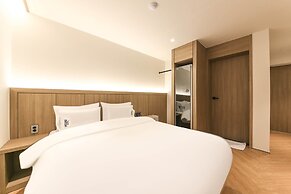 Hound Hotel Jeonju Deokjin