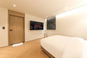 Hound Hotel Jeonju Deokjin