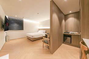 Hound Hotel Jeonju Deokjin