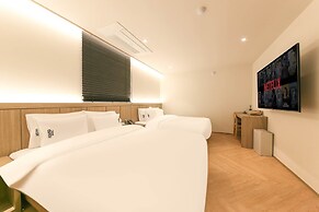 Hound Hotel Jeonju Deokjin