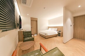 Hound Hotel Jeonju Deokjin