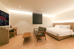 Hound Hotel Jeonju Deokjin