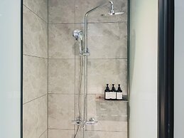 Dayin Hotel (Shanghai People's Square & Suzhou River Branch)