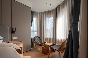 Dayin Hotel (Shanghai People's Square & Suzhou River Branch)