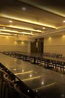 LA GRANDE SUITE & BANQUET HALL