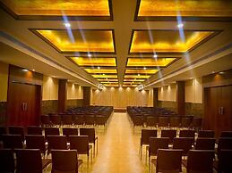 LA GRANDE SUITE & BANQUET HALL