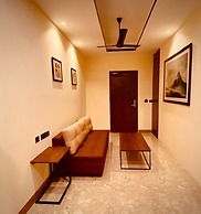 LA GRANDE SUITE & BANQUET HALL