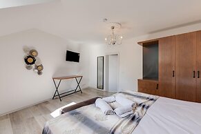 Pleasant Apartment Near Centre