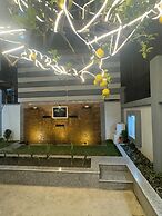 Hotel Alleyway Express