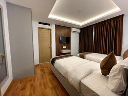 Hotel Alleyway Express