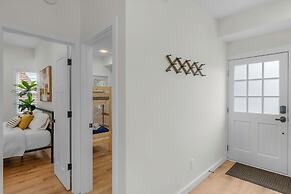 Stylish 4BR Haven Backyard and Fire Pit