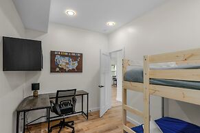 Stylish 4BR Haven Backyard and Fire Pit