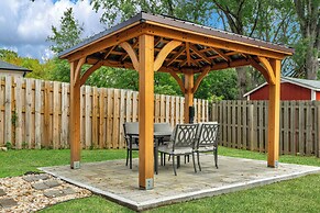 Stylish 4BR Haven Backyard and Fire Pit