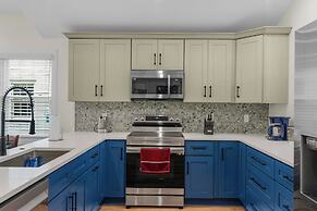 Stylish 4BR Haven Backyard and Fire Pit