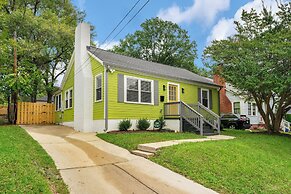 Stylish 4BR Haven Backyard and Fire Pit