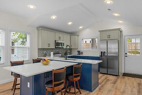 Stylish 4BR Haven Backyard and Fire Pit