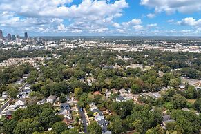 Stylish 4BR Haven Backyard and Fire Pit