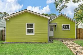 Stylish 4BR Haven Backyard and Fire Pit