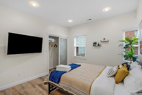 Stylish 4BR Haven Backyard and Fire Pit