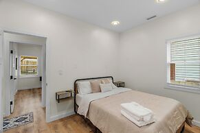 Stylish 4BR Haven Backyard and Fire Pit