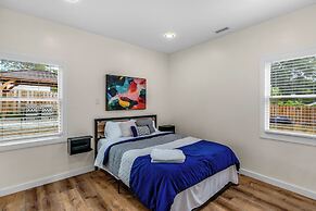 Stylish 4BR Haven Backyard and Fire Pit