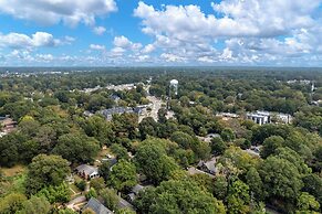 Stylish 4BR Haven Backyard and Fire Pit