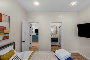 Stylish 4BR Haven Backyard and Fire Pit