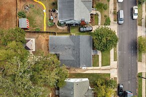 Stylish 4BR Haven Backyard and Fire Pit