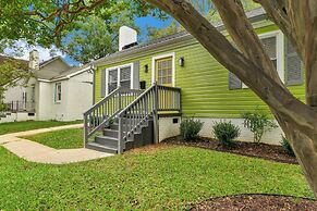 Stylish 4BR Haven Backyard and Fire Pit