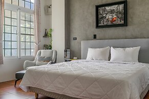 The house of Her man yessir