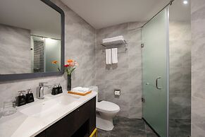 May De Ville Corner Hotel