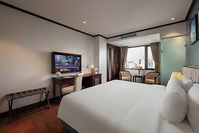 May De Ville Corner Hotel