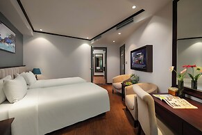 May De Ville Corner Hotel