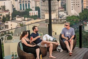 May De Ville Corner Hotel