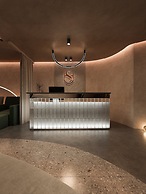 May De Ville Corner Hotel