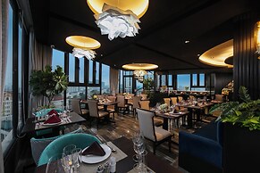 May De Ville Corner Hotel