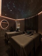 May De Ville Corner Hotel