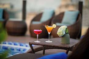 May De Ville Corner Hotel