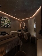 May De Ville Corner Hotel