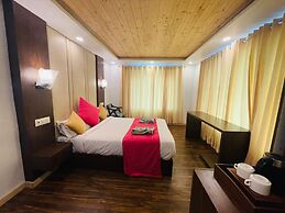 Hotel Riviera By Mount view