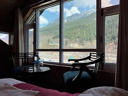 Hotel Riviera By Mount view