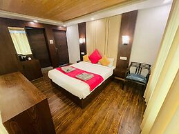 Hotel Riviera By Mount view