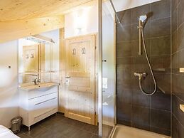 Modern Chalet With Whirlpool