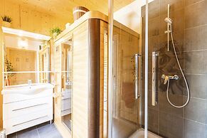 Modern Chalet With Whirlpool