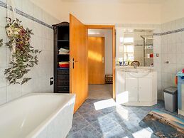 Apartment In Petersberg With Garden